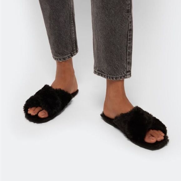 Revolve SCHUTZ S-Dynora Slipper Slip On Criss Cross Teddy Bear Shearling Sandals - Picture 1 of 7